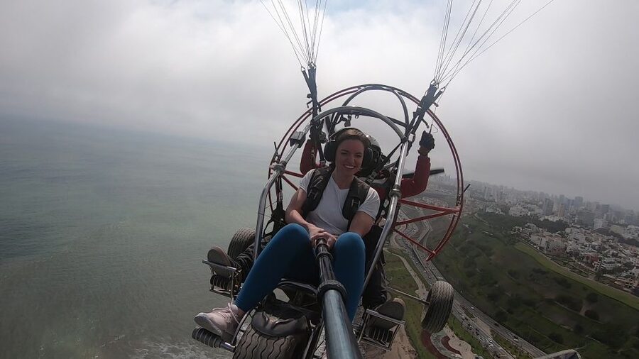 Lima: Paragliding Flight Over Costa Verde Districts - The HD Video: A Good Extra With One Catch