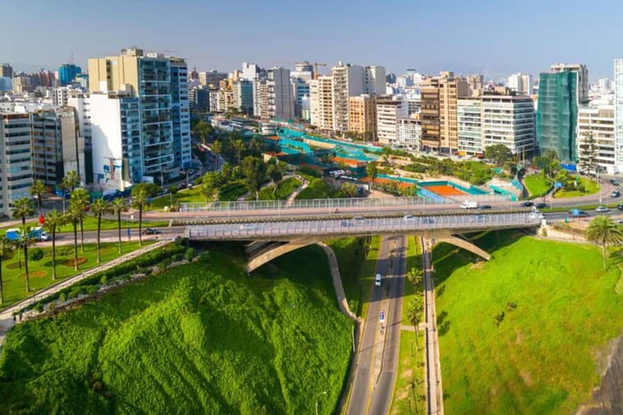 Lima: Private Custom Walking Tour With A Local Guide - Why a private walk helps in sprawling Lima