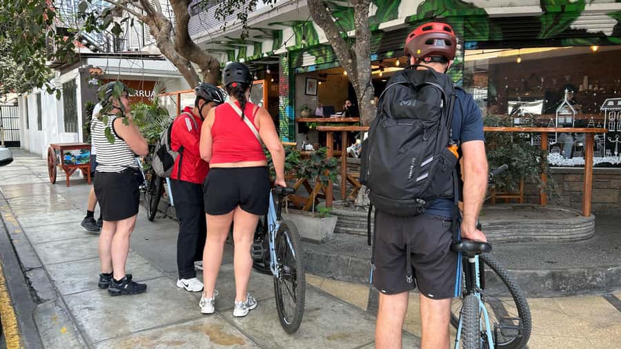 Lima: Sightseeing Bike Tour with Food and Drink Tastings - Surquillo Market and Three Kinds of Fruit