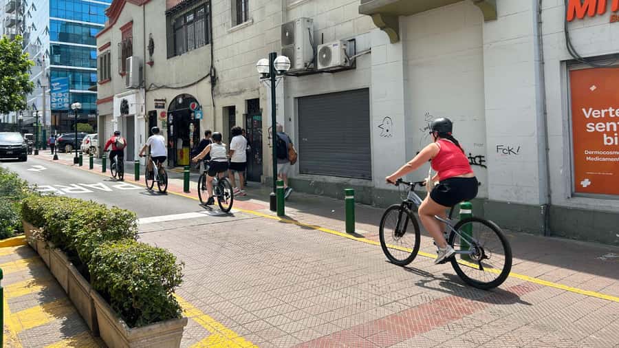Lima: Sightseeing Bike Tour with Food and Drink Tastings - The Pace, Group Size, and Physical Demands