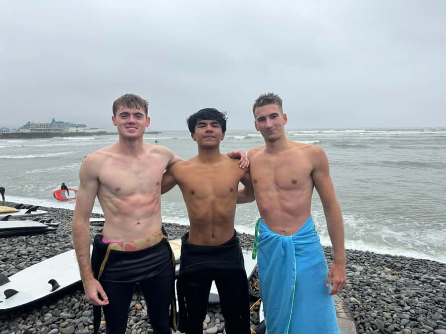 Lima: Surf Class with Equipment and Instructor - Starting at the surf school in Miraflores