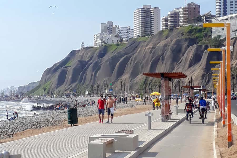 Lima: The Charm of Barranco & Pre Inca Pyramid in Miraflores - The Pacific views, Faro de la Marina, and Park of Love