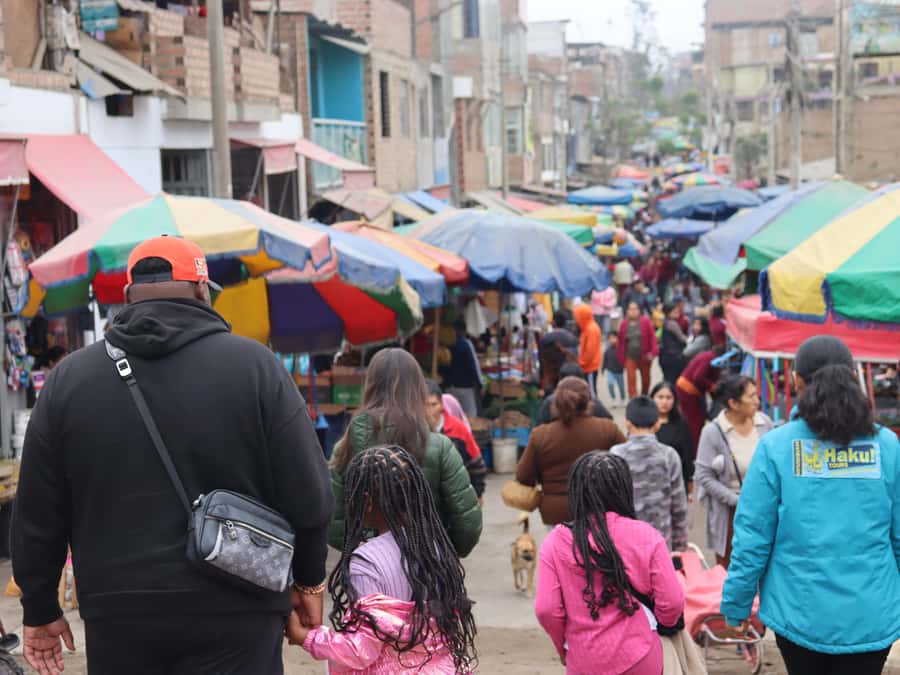 Lima: Villa El Salvador Shanty Town Tour - The market, community kitchen, and kindergarten