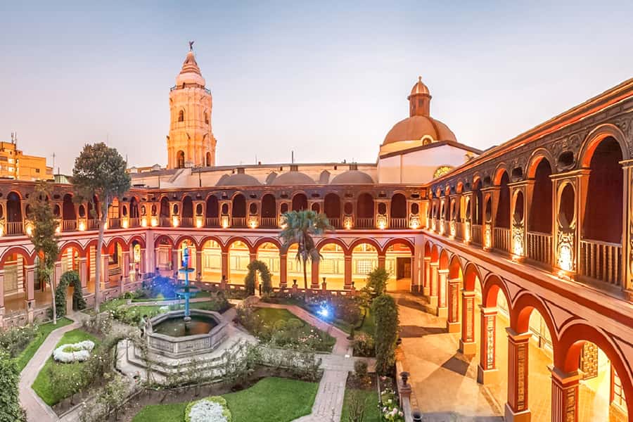 Lima: Water Magic Circuit, Downtown and Catacombs Night Tour - The Magic Water Circuit after sunset