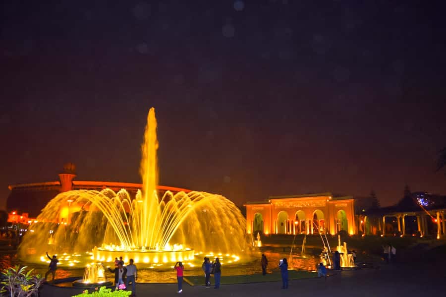 Lima: Water Magic Circuit, Downtown and Catacombs Night Tour - The value of a private van in Lima traffic