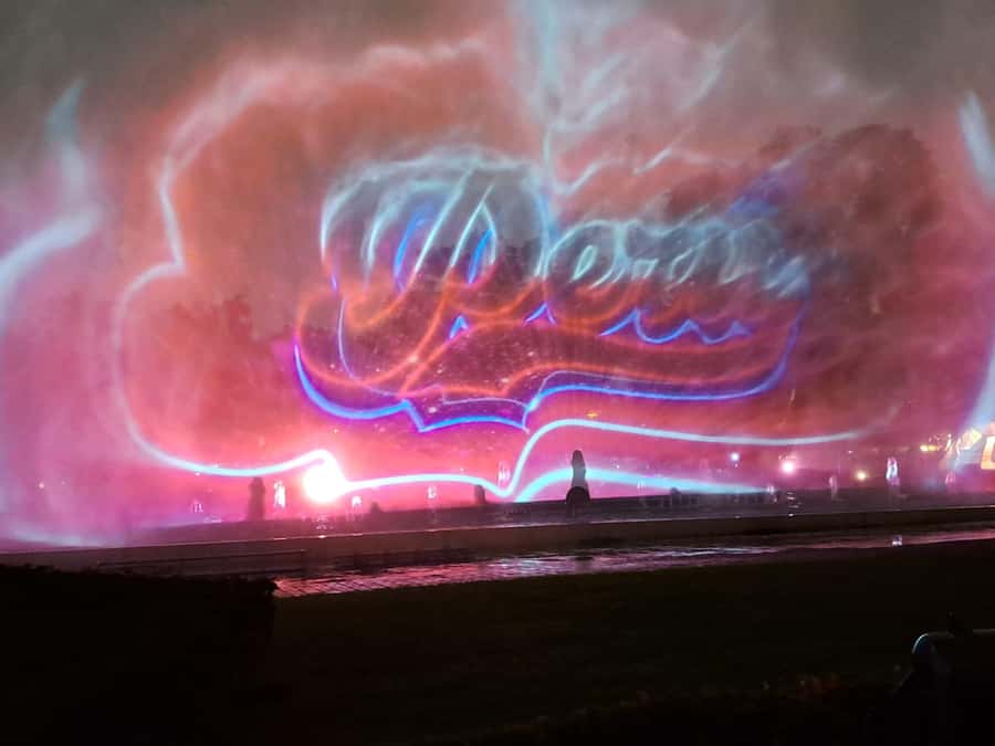Lima: Water Magic Circuit, Downtown and Catacombs Night Tour - What the guides add to the evening