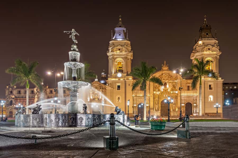 Lima: Water Magic Circuit, Downtown and Catacombs Night Tour - Entering the San Francisco Convent Catacombs