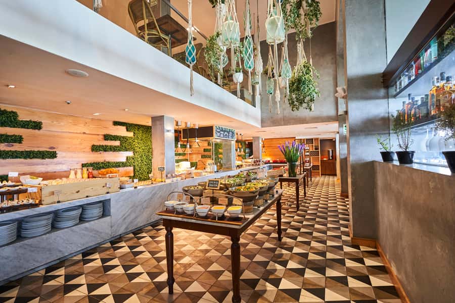 Lunch Menu at Mangos Larcomar restaurant - The pisco sour sets the tone