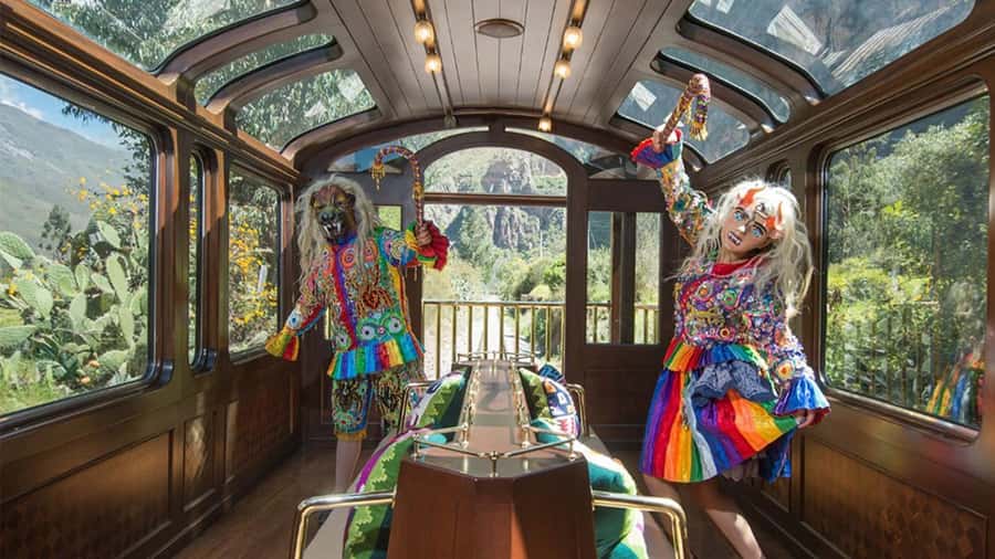 Machu Picchu: 1-day tour by Vistadome Observatory train - Returning to Aguas Calientes and Finding Lunch