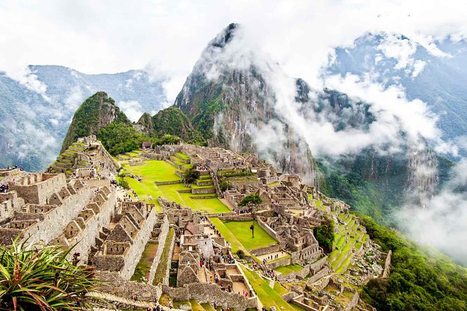 Machu Picchu 2-Day Adventure by Train with Overnight Stay - The road to Ollantaytambo and the train south
