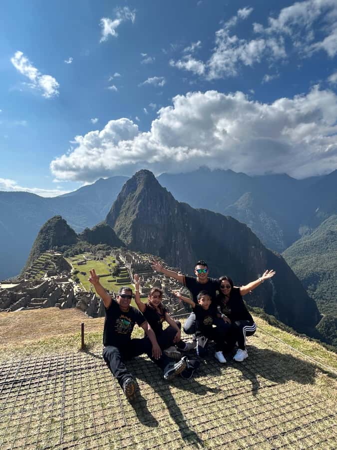 Machu Picchu: Private Tour Guide Service for up to 15 people - From Aguas Calientes To The Sanctuary