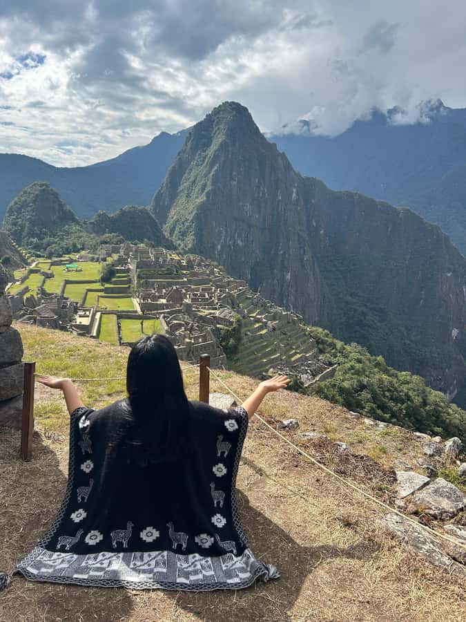 Machu Picchu: Private Tour Guide Service for up to 15 people - Temple Of The Three Windows