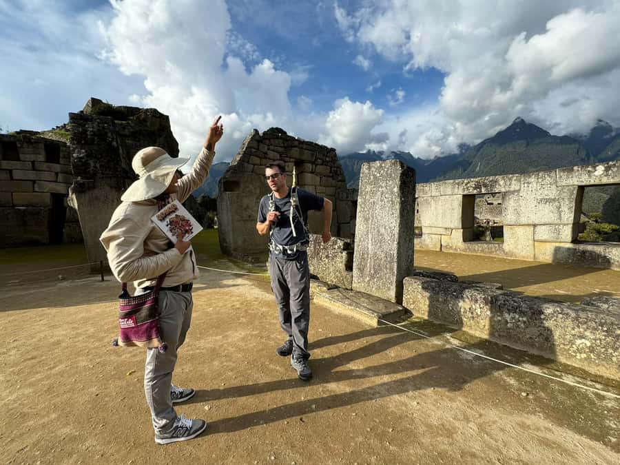Machu Picchu: Tour Guide Service & Entrance Ticket Circuit-2 - What the $160 price actually covers