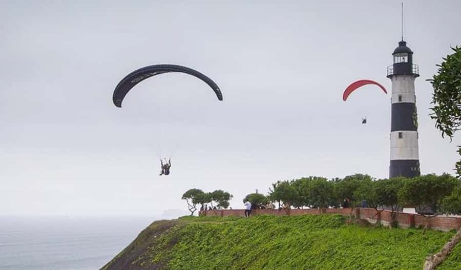 Miraflores & Barranco: Lima’s Modern and Bohemian Tour - Bajada de Baños finishes beside the Pacific