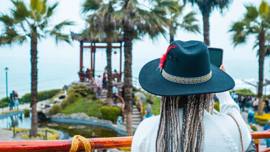 Miraflores & Barranco: Lima’s Modern and Bohemian Tour - Kennedy Park puts you in the center of Miraflores
