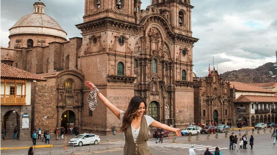 Peru in 5 days: Lima, Cusco, Machupicchu & Rainbow Mountain - Transport, guides, and group size