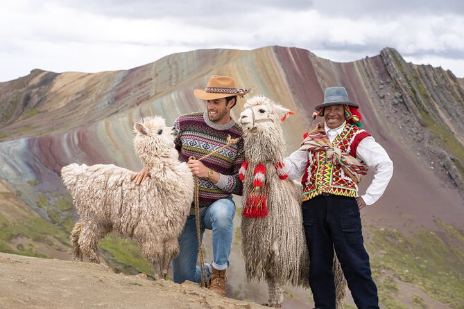 PRIVATE Palccoyo Rainbow Mountain tour - Alpacas, llamas, and the road to the mountains
