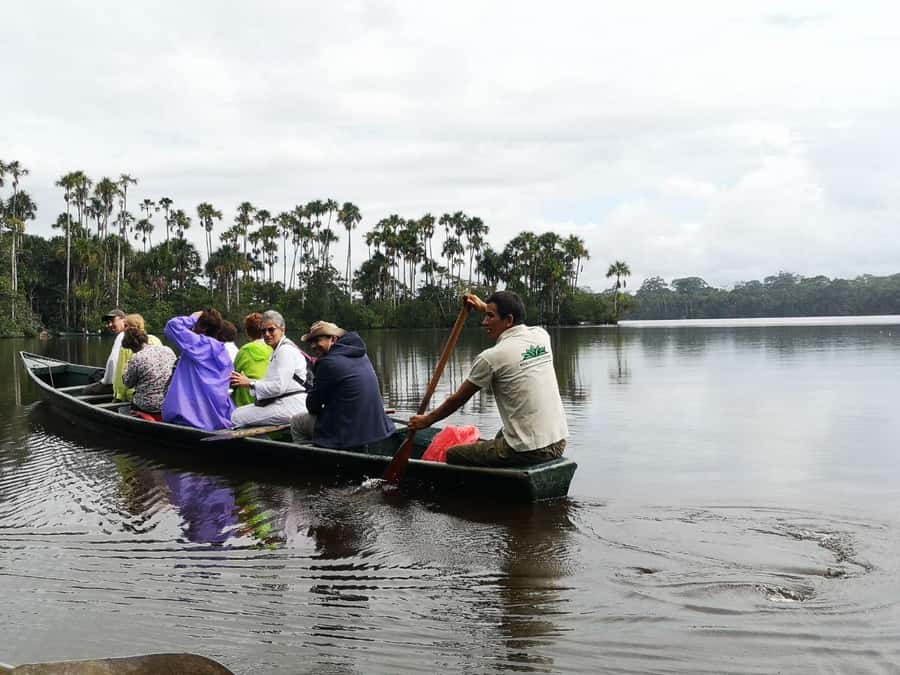 Puerto Maldonado: Lago Sandoval Day Trip with Lunch - Simple packing advice for the rainforest