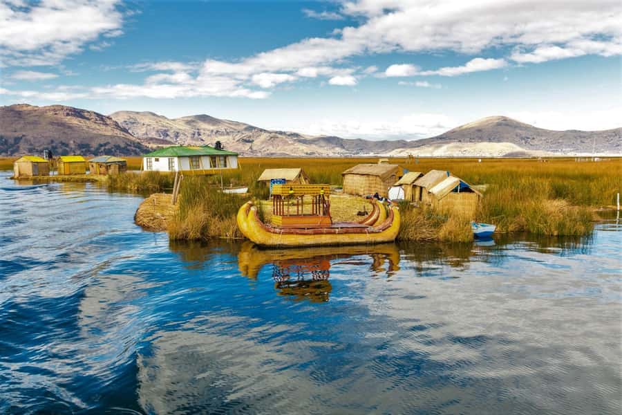 Puno: 2 Day Visit to Uros, Amantani and Taquile - Morning on the reed islands of Uros