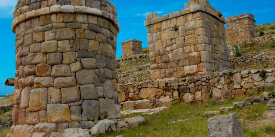 Puno: Chucuito, Aramu Muru, and Juli Day Trip - The Chullpas of Molloco and Andean Farming