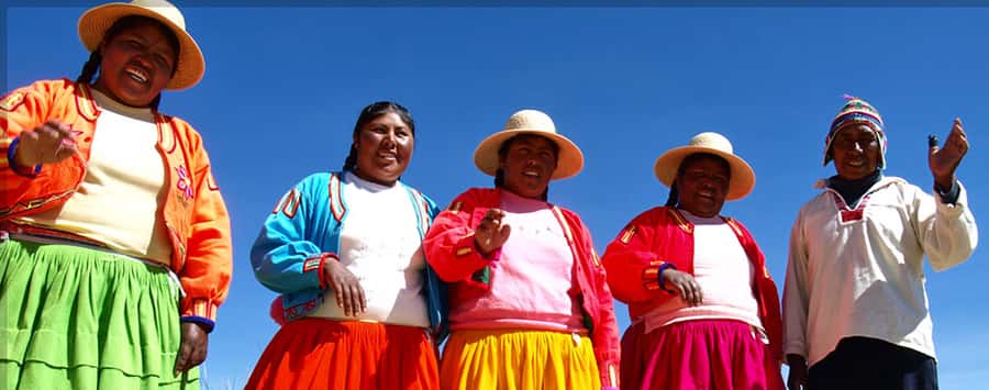 Puno: Full-Day Tour of Lake Titicaca and Uros & Taquile - Uros and the engineering of a reed island