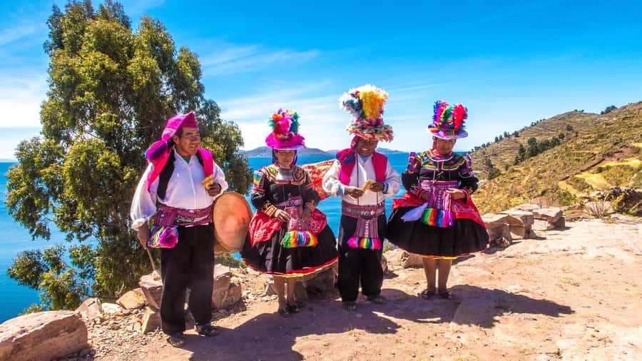 Puno: Lake Titicaca, Uros, and Taquile Full-Day Tour - Uros and the floating reed islands