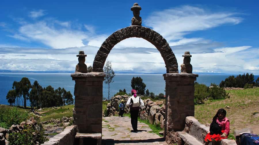 Puno: Lake Titicaca, Uros, and Taquile Full-Day Tour - Leaving Puno by van and speedboat