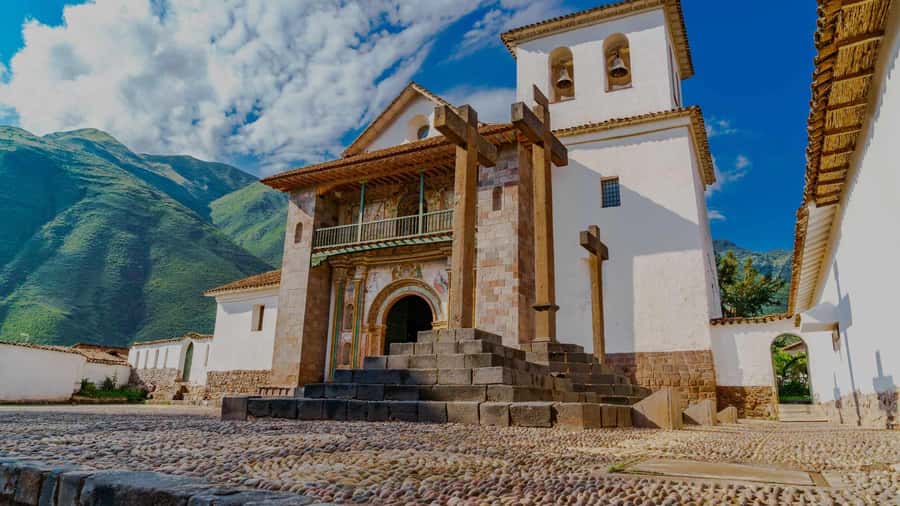 Puno: Route Of The Sun to Cusco with Lunch and Ticket Option - Pukara and the painted bulls