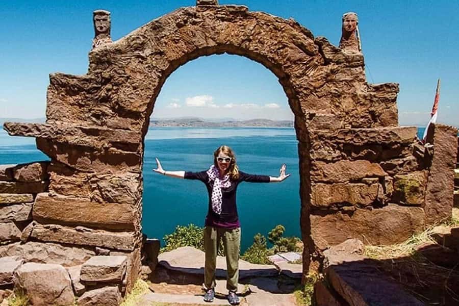 Puno: Uros and Taquile Islands Full-Day Tour with Lunch - Starting in Puno and reaching Lake Titicaca
