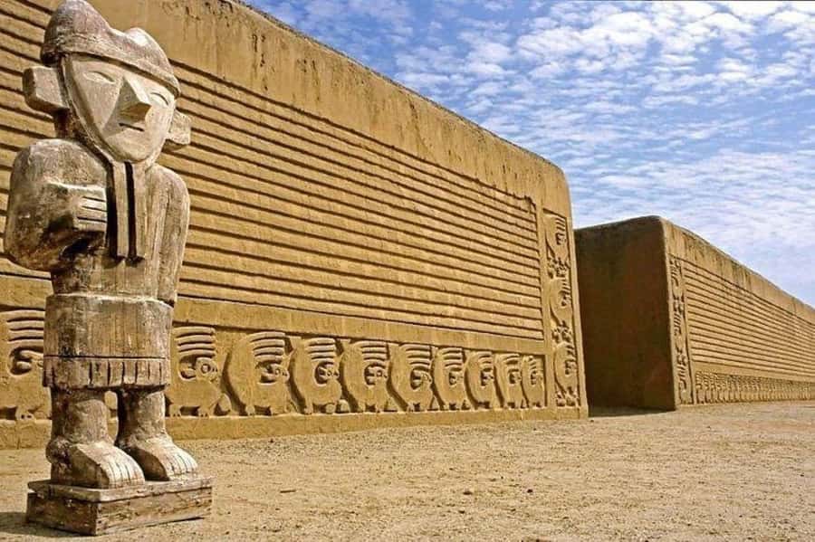 Pyramids of the Sun and the Moon, Huanchaco and Chan Chan - Why this Trujillo day trip works so well