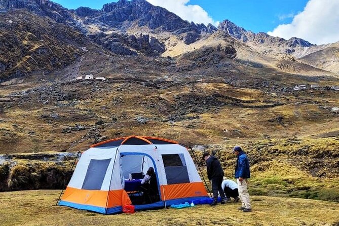 Rainbow Mountain & Red Valley Premium Tour with picnic - The guide and group size