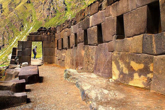 Sacred Valley Private Tour: Chinchero, Ollantaytambo and Pisaq - Pisac ruins and market: history first, shopping second
