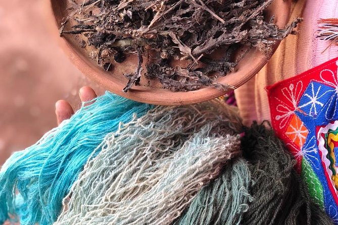 Sacred Valley Textile Workshop – Dyeing & Weaving in Cusco - From alpaca wool to colored yarn