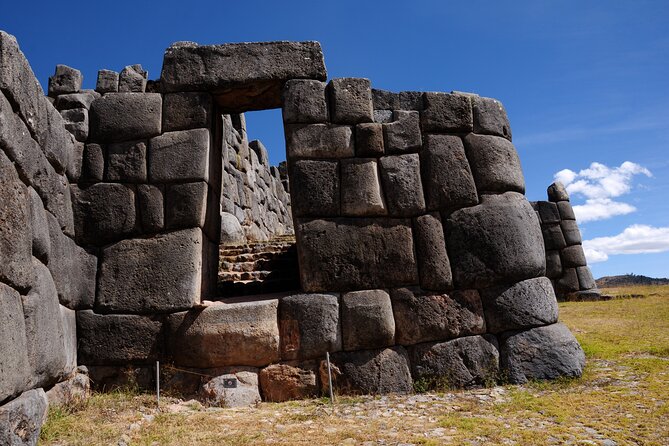 Sacsayhuaman Temple, Tambomachay and Puca Pucara Half-Day Tour - Q’enqo, a carved rock with a darker purpose