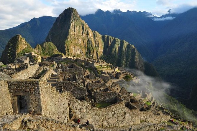 Salkantay 5-Day Trek To Machu Picchu - Day 4: The railway path to Aguas Calientes