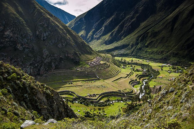 Short Inca Trail 2 Day Hike to Machu Picchu with Permits & Train - The 7:00 a.m. Machu Picchu Guided Visit