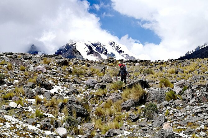 Small Group 5 Days Salkantay and Machu Picchu by Llactapata Tour - The small group, guide, and support team