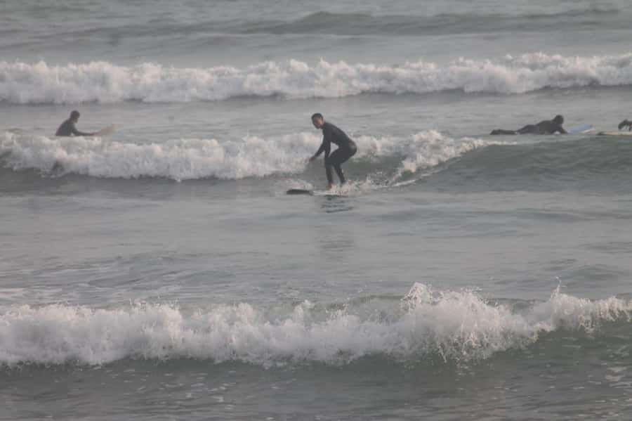 Surfing experience in Lima - Language, age, and group details