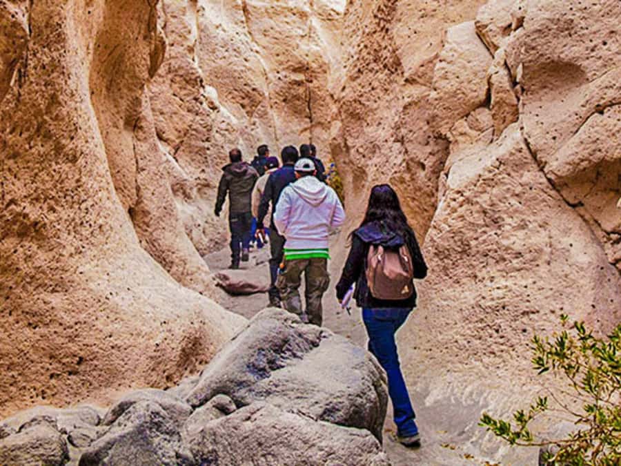 Tour + Hike to the Sillar Route and Culebrillas in Arequipa - Guide language and the music concern