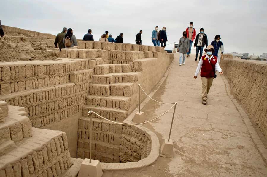 Tour Huaca Pucllana: Pyramids and Pre-Columbian Antiquity - Entering the Pyramids at Huaca Pucllana