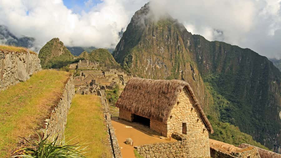 Tour Machu Picchu + Mountain of Huayna Picchu 2 days - Day one: Cusco to Ollantaytambo and Aguas Calientes