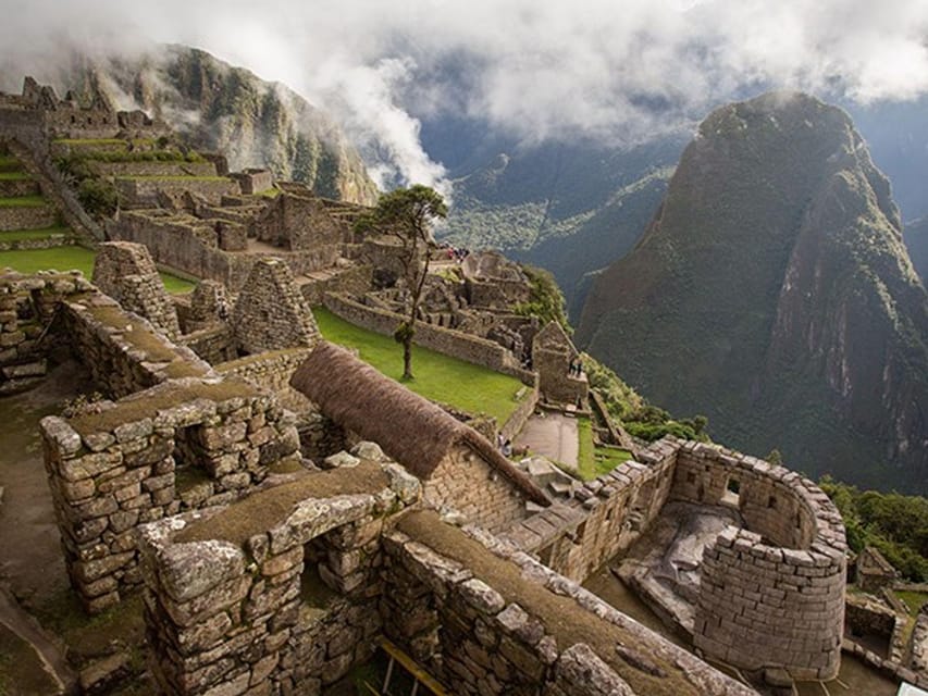 TOUR TO MACHU PICCHU FULL DAY BY TRAIN – The Best Adventure - A 2.5-hour guided visit inside Machu Picchu