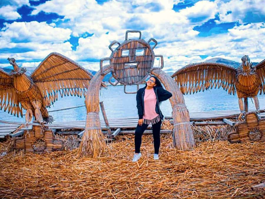 Uros Floating Islands Tour in Puno - Meeting the Uros families on a floating island
