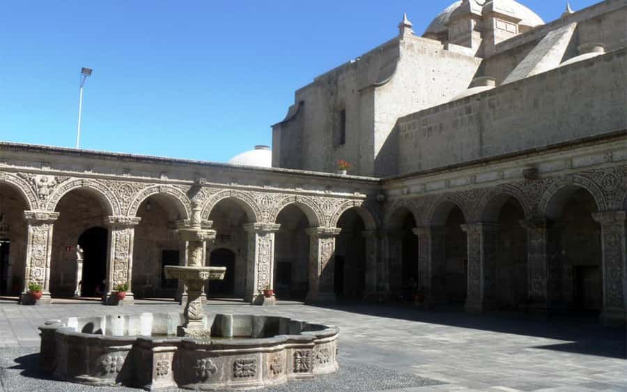 Walking tour in the Historic Center of Arequipa - Starting beside Arequipa’s main square